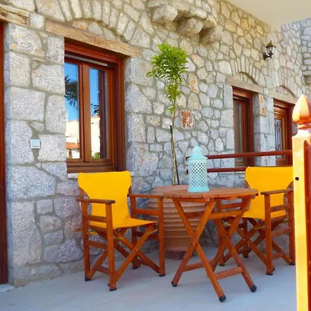 3 Guests In Thassos